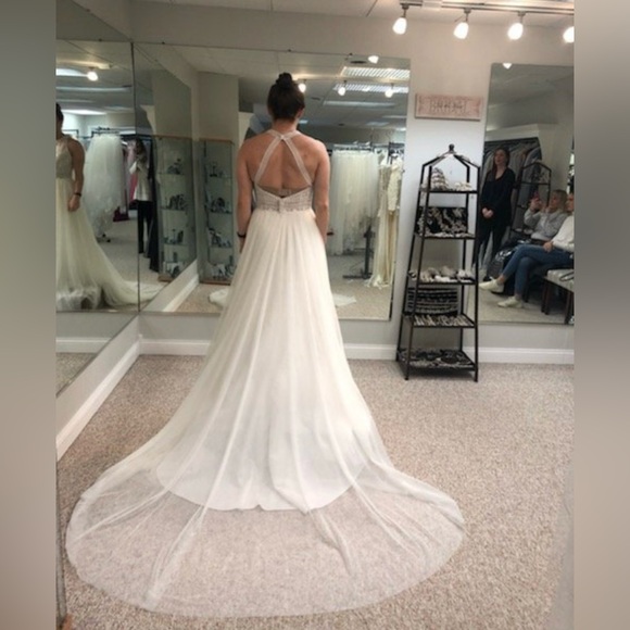 New. Never worn, never altered Stella York wedding dress. - Picture 9 of 10